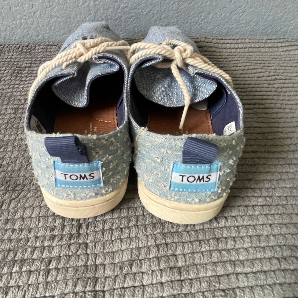 Girl’sToms - Picture 3 of 4